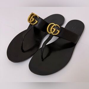 Gucci Black Leather Thong Sandals with Gold Double G